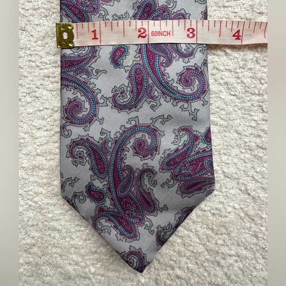 417 Van Heusen Vintage Men’s Necktie 100% Silk Paisley Print Made in USA - Picture 7 of 7